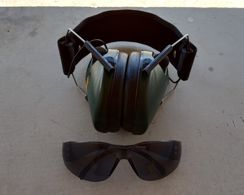 Eye and ear protection icon